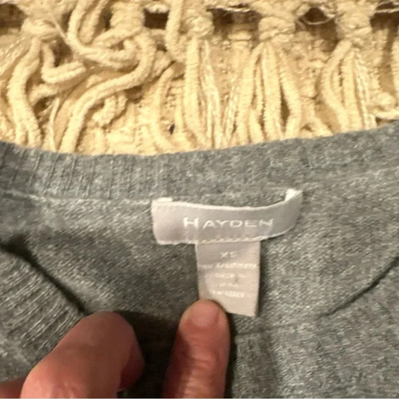 HAYDEN WOMENS SWEATHER
100% CASHMERE COLORFUL XS
TINY HOLE SLEEVE LONG SLEEVE - Picture 2 of 7